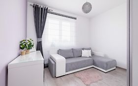 Cracow Pradnik Spacious & Family Apartment With 3 Bedroom By Renters Prestige