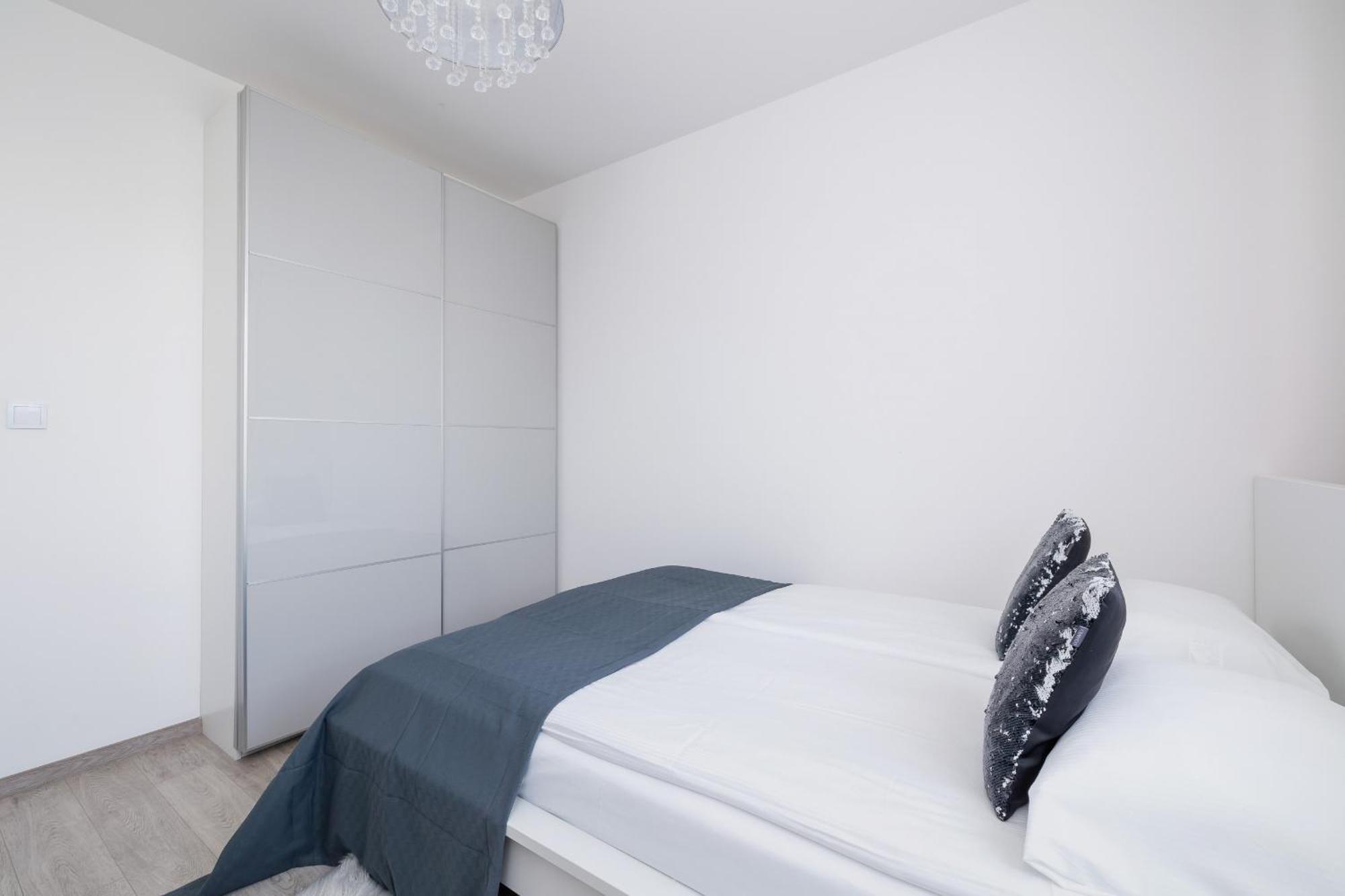 Cracow Pradnik Spacious & Family Apartment With 3 Bedroom By Renters Prestige Краків Екстер'єр фото